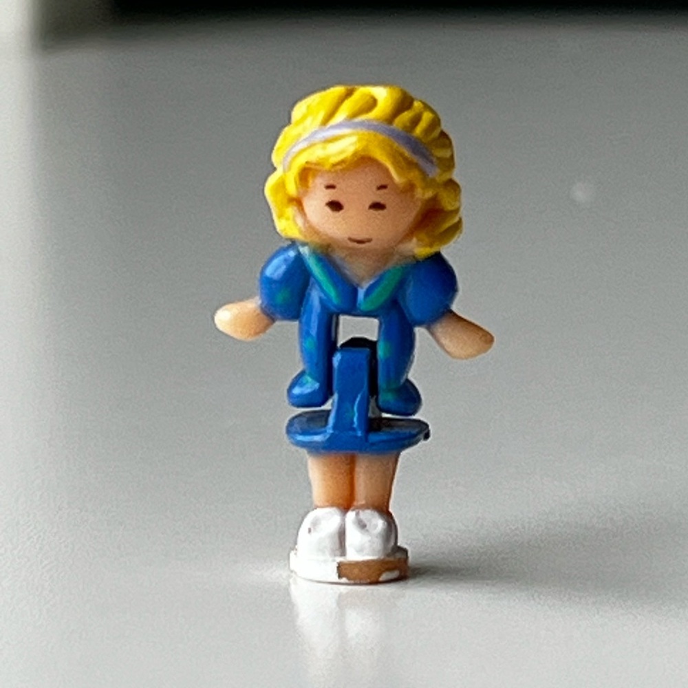 Polly pocket burger drive in doll vintage 1990s